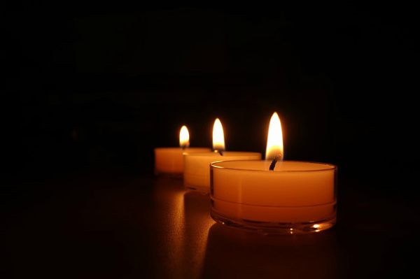candles-488583_640